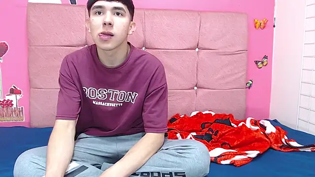 massimoferrera303av online show from February 15, 6:18 pm