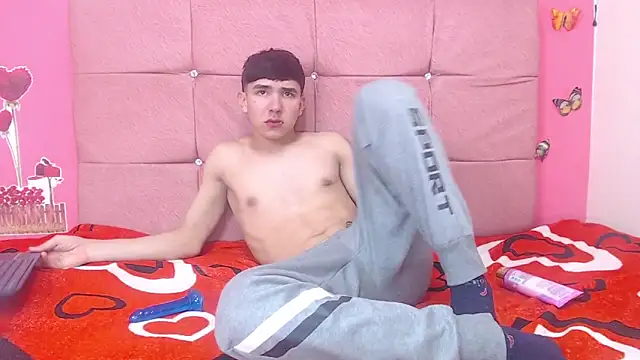 massimoferrera303av online show from February 12, 6:29 pm