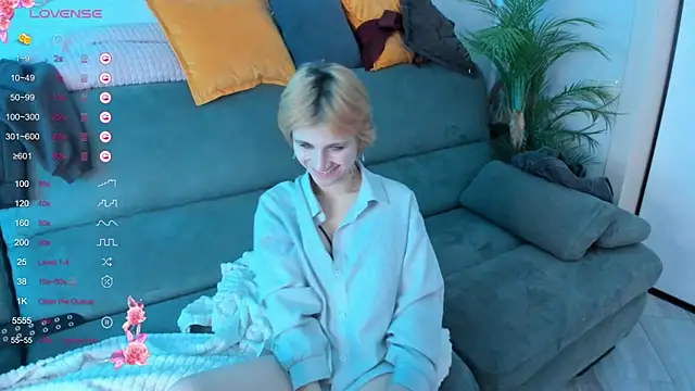 AutumnWhisper online show from April 16, 9:39 pm