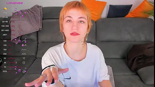 AutumnWhisper online show from March 4, 9:00 pm