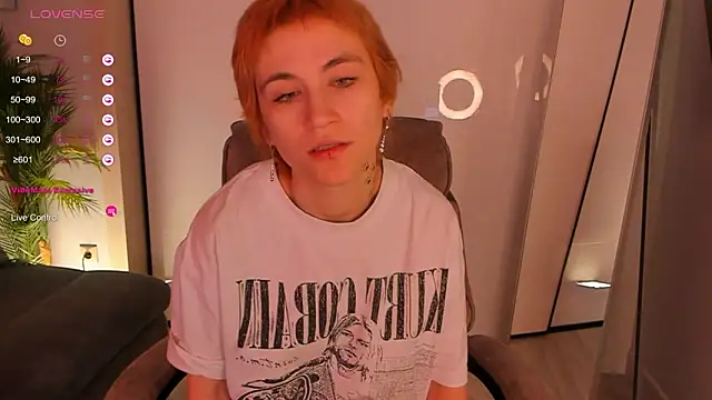 AutumnWhisper online show from February 12, 9:03 pm