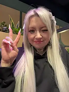 Snapshot of Chiibi chatting on February 8, 10:13 am Chiibi online show from February 8, 10:13 am