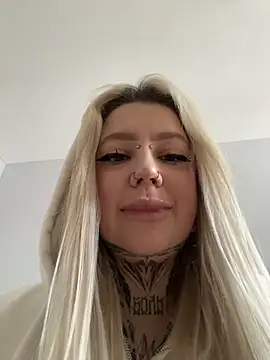 Snapshot of Chiibi chatting on March 1, 10:15 am Chiibi online show from March 1, 10:15 am