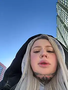 Snapshot of Chiibi chatting on February 23, 9:54 am Chiibi online show from February 23, 9:54 am