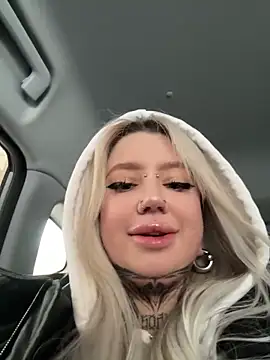 Snapshot of Chiibi chatting on February 28, 10:26 am Chiibi online show from February 28, 10:26 am