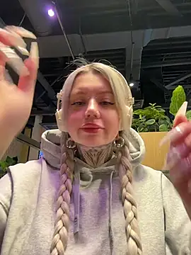 Snapshot of Chiibi chatting on February 17, 10:01 am Chiibi online show from February 17, 10:01 am