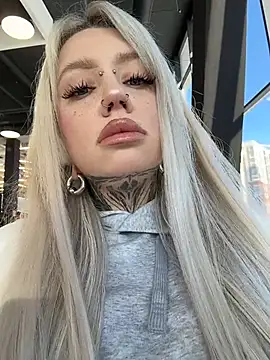 Snapshot of Chiibi chatting on February 7, 10:34 am Chiibi online show from February 7, 10:34 am