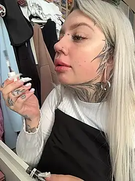 Snapshot of Chiibi chatting on February 25, 8:25 am Chiibi online show from February 25, 8:25 am