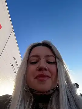 Snapshot of Chiibi chatting on February 18, 9:28 am Chiibi online show from February 18, 9:28 am