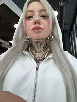 Snapshot of Chiibi chatting on February 9, 10:02 am Chiibi online show from February 9, 10:02 am