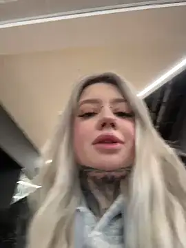 Snapshot of Chiibi chatting on February 16, 9:52 am Chiibi online show from February 16, 9:52 am