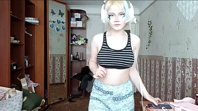 KathernSaulters online show from March 3, 7:37 am