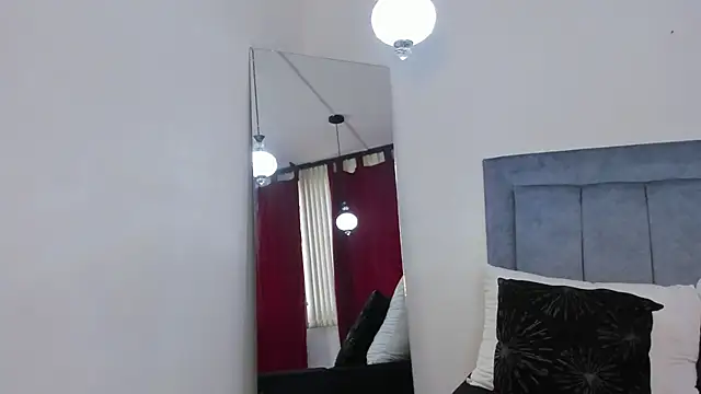 Snapshot of Atenis_thompson chatting on June 5, 7:08 pm Atenis thompson online show from June 5, 7:08 pm
