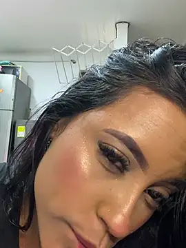 Snapshot of Alahia_Betancurr chatting on June 11, 10:07 pm Alahia Betancurr online show from June 11, 10:07 pm