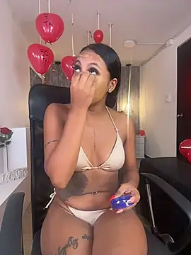 Snapshot of Alahia_Betancurr chatting on February 16, 12:59 pm Alahia Betancurr online show from February 16, 12:59 pm