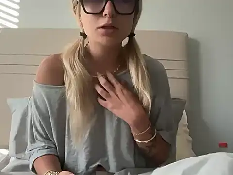 kelseyblu online show from April 17, 11:07 pm