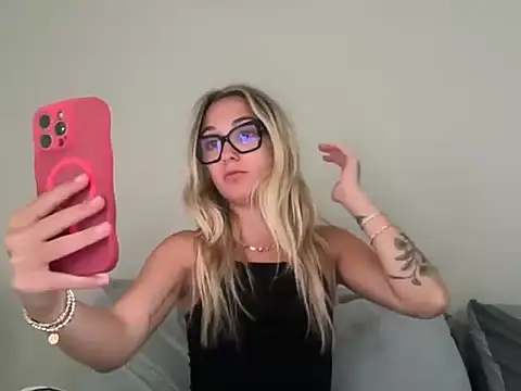 kelseyblu online show from April 21, 11:33 pm
