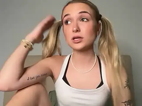 kelseyblu online show from February 12, 1:27 am