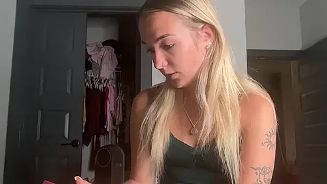 kelseyblu online show from May 7, 12:15 am