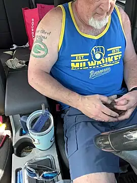 Skippy2420 online show from June 1, 8:52 pm