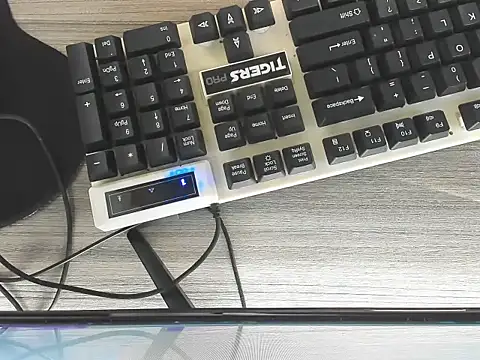 Maggiebitchx online show from February 23, 8:42 pm