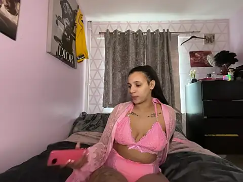 RavenNoirr online show from March 13, 8:19 am