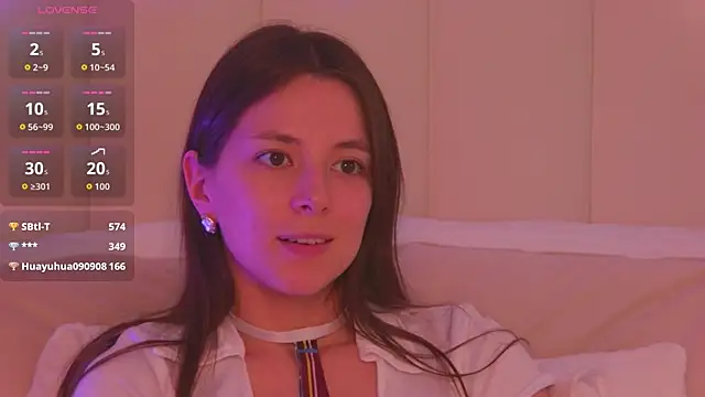 AlisseMoore online show from April 13, 6:45 pm