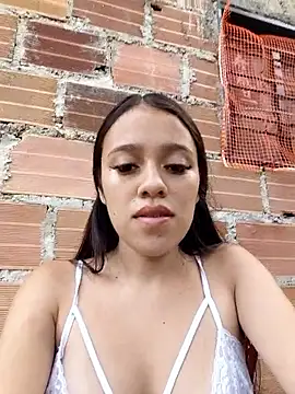 Snapshot of lachiki_plus chatting on February 12, 10:42 pm lachiki plus online show from February 12, 10:42 pm