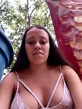 Snapshot of lachiki_plus chatting on April 27, 8:40 pm lachiki plus online show from April 27, 8:40 pm