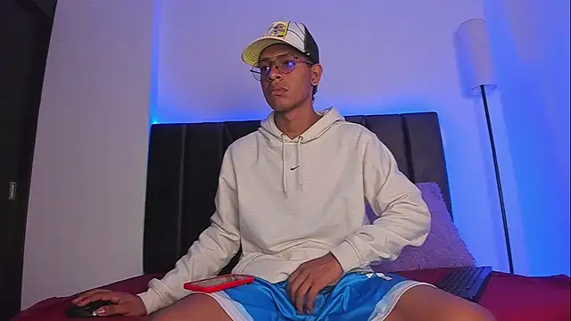 Snapshot of StellayDrake chatting on February 11, 2:17 pm StellayDrake online show from February 11, 2:17 pm