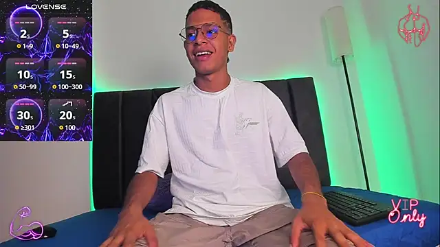 Snapshot of StellayDrake chatting on February 15, 1:43 pm StellayDrake online show from February 15, 1:43 pm