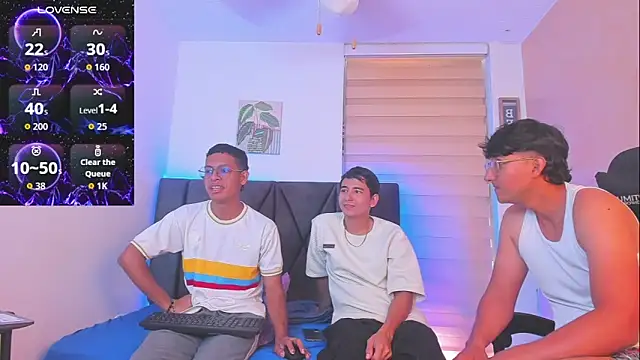 Snapshot of StellayDrake chatting on February 25, 1:44 pm StellayDrake online show from February 25, 1:44 pm