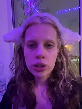 Snapshot of Maxine_gold chatting on February 27, 8:08 pm Maxine gold online show from February 27, 8:08 pm