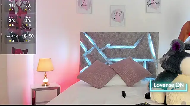 emilycat777  online show from April 9, 4:36 am