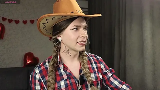 Anna inHear online show from February 15, 5:23 pm