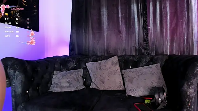 melisa meow  online show from March 29, 8:10 pm