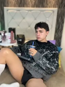 Samu Hott online show from April 7, 8:21 pm