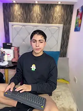 Samu Hott online show from February 10, 8:30 pm