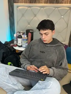 Samu Hott online show from April 8, 8:21 pm