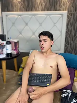 Samu Hott online show from February 27, 8:30 pm