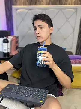 Samu Hott online show from February 18, 8:05 pm