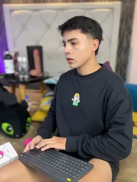 Samu Hott online show from March 11, 8:25 pm