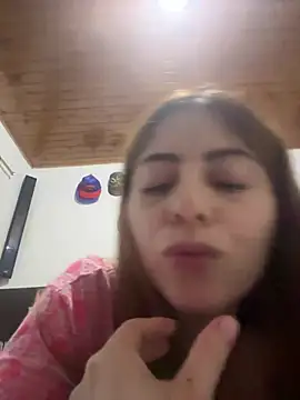 Snapshot of lilasun17 chatting on May 13, 11:01 pm lilasun17 online show from May 13, 11:01 pm