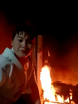 Snapshot of Anna_516 chatting on February 13, 10:32 pm Anna 516 online show from February 13, 10:32 pm