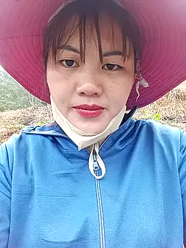 Snapshot of Anna_516 chatting on March 1, 1:49 am Anna 516 online show from March 1, 1:49 am