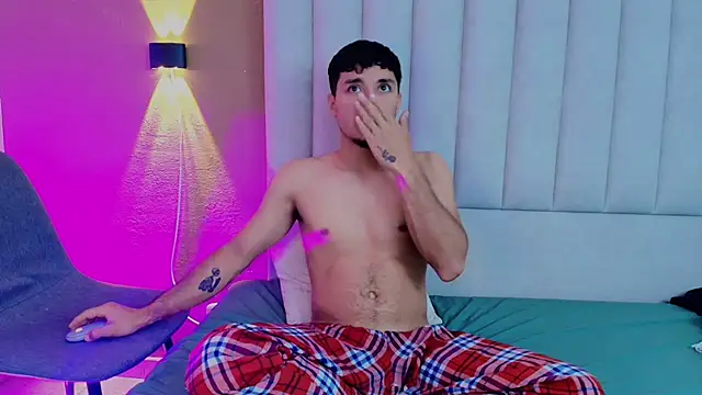 Noah Smith01 online show from April 21, 1:42 am