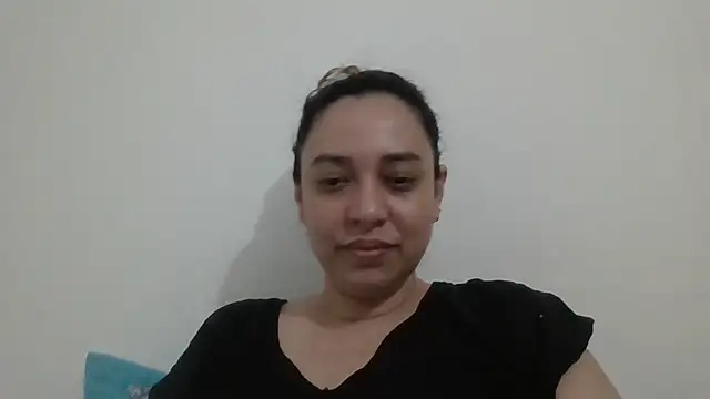 Snapshot of risitos23 chatting on July 4, 6:53 am risitos23 online show from July 4, 6:53 am