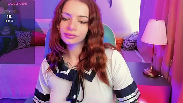 LaylaDiaries online show from February 21, 10:50 am