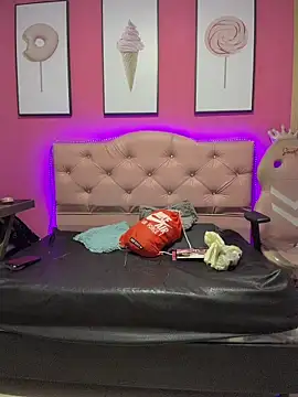 Snapshot of Karolaiin_LS chatting on March 10, 7:40 pm Karolaiin LS online show from March 10, 7:40 pm