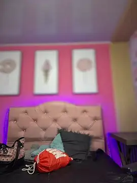 Snapshot of Karolaiin_LS chatting on March 3, 7:32 pm Karolaiin LS online show from March 3, 7:32 pm